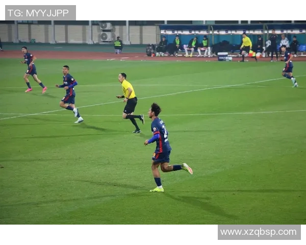 西安足球队与重庆足球队的耐力较量赛后分析与反思